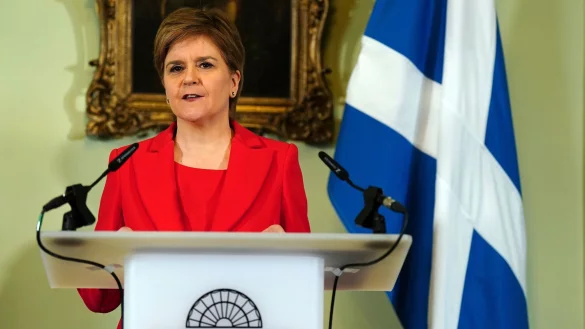 Nicola Sturgeon war im November 2014 als Regierungschefin angetreten, nachdem sich die Schotten in einem ersten Referendum gegen die Unabh&auml;ngigkeit entschieden hatten - das war allerdings vor dem Brexit. Sie ist damit die am l&auml;ngsten amtierende schottische Regierungschefin. - &copy; Jane Barlow/POOL PA/AP/dpa