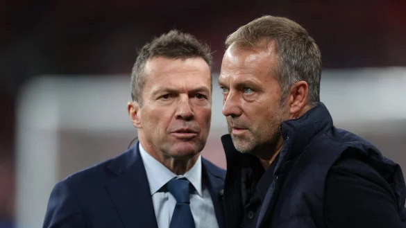 Bundestrainer Hansi Flick (r) wird von Lothar Matth&auml;us kritisiert. - &copy; Christian Charisius/dpa