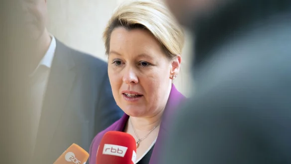 Kritisiert kumpelhaftes Gehabe und m&auml;nnliche Rituale in der Politik: Franziska Giffey (SPD). - &copy; Paul Zinken/dpa