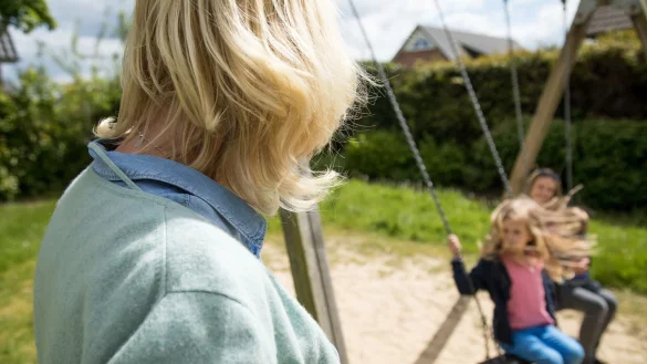 Mit den Kindern unbeschwert durch den Alltag? Gezielte Vorsorgema&szlig;nahmen k&ouml;nnen dabei helfen. - &copy; Christin Klose/dpa-tmn