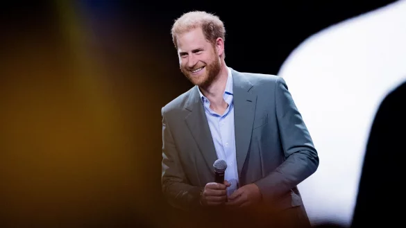 Prinz Harry w&auml;hrend der Er&ouml;ffnung der 6. Invictus Games in der Merkur Spiel-Arena. - &copy; Rolf Vennenbernd/dpa
