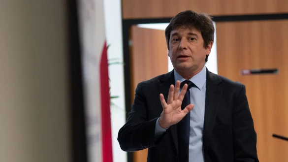 Staatsanwalt Rafael Garcia Rodrigues spricht w&auml;hrend einer Anh&ouml;rung zu m&ouml;glicher Sklavenarbeit auf einer Amazonas-Farm eines Tochterunternehmens von Volkswagen do Brasil in den 1970er und 80er Jahren. - &copy; Andressa Andressa/dpa