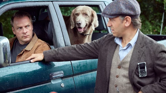 Hauke Jacobs (Hinnerk Sch&ouml;nemann, l) und Mehmet (Cem Ali G&uuml;ltekin) in einer Szene aus &laquo;Nord bei Nordwest - Auf der Flucht&raquo;. - &copy; Sandra Hoever/NDR/dpa