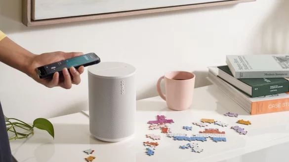 Kann jetzt Stereo allein dank zweier Hocht&ouml;ner: Der Sonso-One-Nachfolger Era 100 (ca. 280 Euro). - &copy; Sonos/dpa-tmn