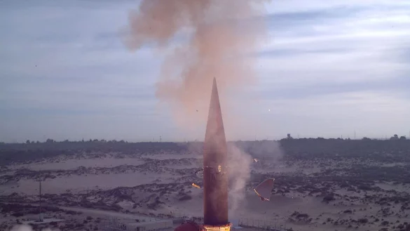 Eine &laquo;Arrow-3&raquo;-Abfangrakete startet von einem israelischen Milit&auml;rst&uuml;tzpunkt an der Mittelmeerk&uuml;ste. - &copy; -/ISRAELI MINISTRY OF DEFENSE/dpa