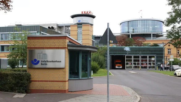 Die Reanimation des drei Monate alte Babys im Unfallkrankenhaus Berlin-Marzahn blieb erfolglos. - © Jörg Carstensen/dpa