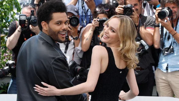 Abel Tesfaye alias Rapper The Weeknd und Lily-Rose Depp stellen &laquo;The Idol&raquo; auf den 76. internationalen Filmfestspielen in Cannes vor. - &copy; Joel C Ryan/Invision/AP