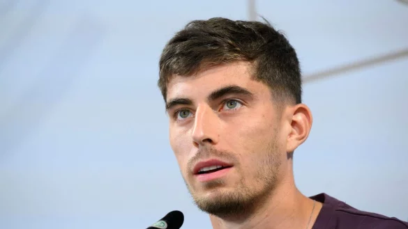 Kai Havertz bei der Pressekonferenz in Wolfsburg. - &copy; Julian Stratenschulte/dpa