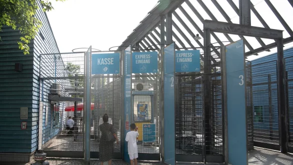 Das Columbiabad in Berlin bleibt bis auf weiteres geschlossen. - &copy; Paul Zinken/dpa