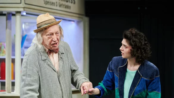Helena Charlotte Sigal und Dietrich Lehmann in der Fotoprobe zur Neuinszenierung von &bdquo;Linie 1&ldquo;. - &copy; Annette Riedl/dpa