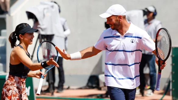 Tim P&uuml;tz (r) und Miyu Kato in Aktion. - &copy; Frank Molter/dpa