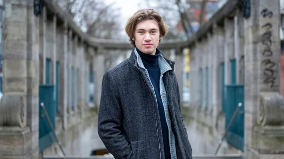 Schauspieler Alessandro Schuster spielt in dem neuen Dominik-Graf-Film &laquo;Gesicht der Erinnerung&raquo; einen jungen Mann, der sich in eine &auml;ltere Frau verliebt. - &copy; Monika Skolimowska/dpa