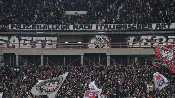 Trotz des Ticket-Streits werden einige Fans von Eintracht Frankfurt in Neapel erwartet. - &copy; Arne Dedert/dpa