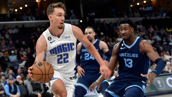 Musste mit Orlando eine Niederlage gegen Orlando hinnehmen: Franz Wagner (l). - © Brandon Dill/AP/dpa