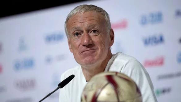 Frankreichs Nationaltrainer Didier Deschamps kann nachvollziehen, warum Spieler nach Saudi-Arabien wechseln. - &copy; Christophe Ena/AP/dpa