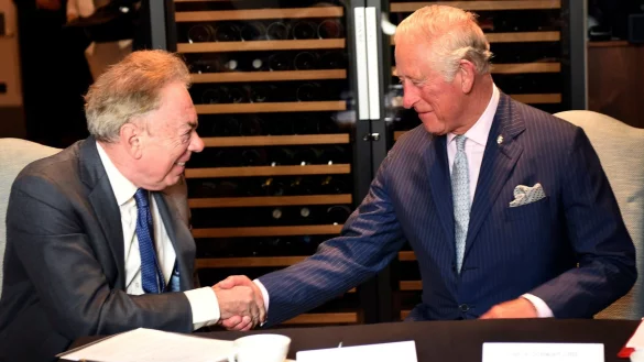 K&ouml;nig Charles III. hat bei Musical-Komponist Andrew Lloyd Webber (l) eine Hymne in Auftrag gegeben (Archivbild). - &copy; Eddie Mulholland/DAILY TELEGRAPH POOL via AP/dpa