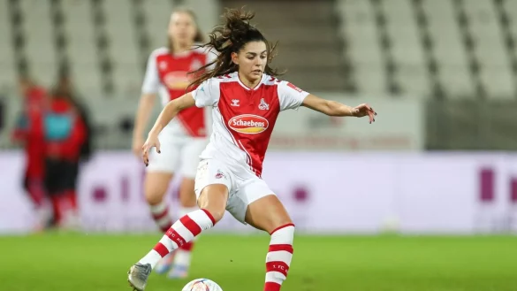 Manjou Wilde (1. FC K&ouml;ln) am Ball in Aktion. - &copy; Oliver Kaelke/DeFodi Images/dpa