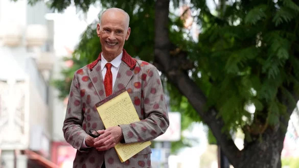 John Waters wird mit einem Stern auf dem Hollywood &laquo;Walk of Fame&raquo; geehrt. - &copy; Chris Pizzello/Invision/AP/dpa