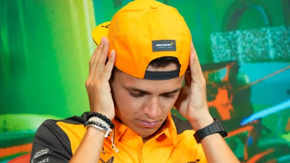 Lando Norris aus Gro&szlig;britannien vom Team McLaren bei einer Pressekonferenz. - &copy; Sergei Grits/AP/dpa