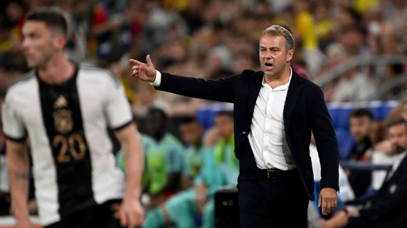 Bundestrainer Hansi Flick gestikuliert. - © Federico Gambarini/dpa