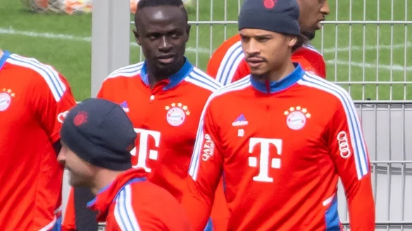 Sadio Mane (l) und Leroy Sane kommen zum Training. - &copy; Sven Hoppe/dpa