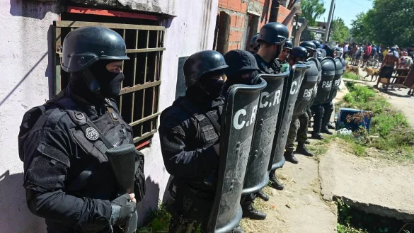 Angesicht einer Welle der Gewalt in Rosario schickt die argentinische Regierung zus&auml;tzliche Polizisten in die Stadt. - &copy; Sebastian Granata/telam/dpa