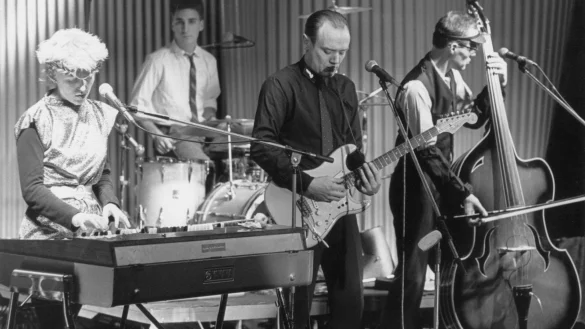 Ideal mit (v.l.n.r.) Annette Humpe, Hans-Joachim Behrendt, Eff Jott Kr&uuml;ger und Ernst Deuker 1981 in Kiel. - &copy; Wulf Pfeiffer/dpa