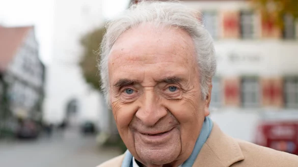 Günter Wewel ist tot. Der Opernsänger und TV-Moderator starb im Alter von 88 Jahren. - © Bernd Thissen/dpa