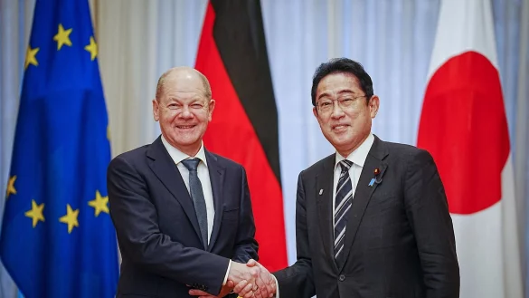 Bundeskanzler Olaf Scholz wird von Fumio Kishida, dem japanischen Ministerpr&auml;sidenten, empfangen. - &copy; Kay Nietfeld/dpa