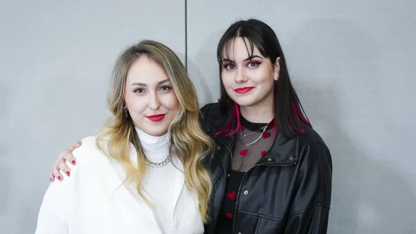 Salena (l) und Teya fahren f&uuml;r &Ouml;sterreich zum ESC nach Liverpool. - &copy; Eva Manhart/APA/dpa