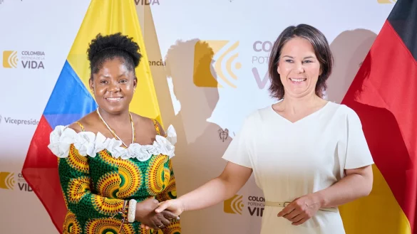 Kolumbiens Vizepr&auml;sidentin Francia Elena Marquez Mina begr&uuml;&szlig;t Bundesau&szlig;enministerin Annalena Baerbock (Gr&uuml;ne) in Cali. - &copy; Annette Riedl/dpa