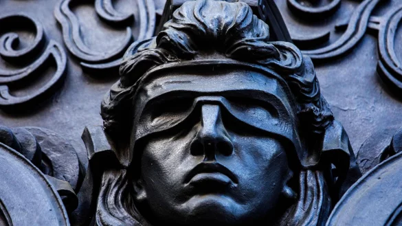 Eine Darstellung der G&ouml;ttin Justitia. - &copy; Carsten Koall/dpa/Symbolbild