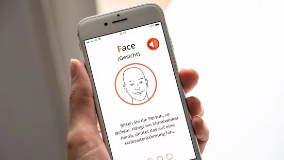 Der FAST-Test ist eine schnelle und einfache Methode, die h&auml;ufigsten Symptome eines Schlaganfalls zuverl&auml;ssig zu erkennen. - &copy; Catherine Waibel/dpa-tmn
