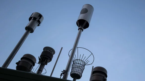 Messger&auml;te stehen auf einer Luft-Messstation der Landesanstalt f&uuml;r Umwelt Baden-W&uuml;rttemberg (LUBW) in der Stuttgarter Innenstadt. - &copy; Marijan Murat/dpa