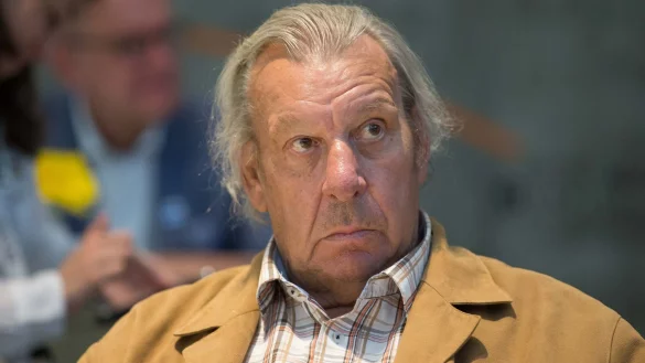 Horst-Dieter H&ouml;ttges sitzt bei einem Termin. - &copy; picture alliance / dpa/Archivbild