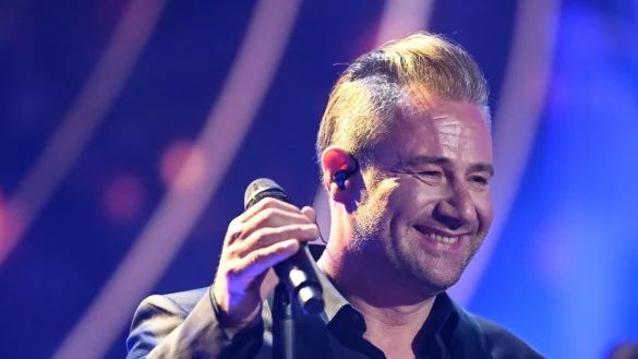 Der deutsche Pop-S&auml;nger Sasha erz&auml;hlt aus seinem Musikerleben. - &copy; Hendrik Schmidt/dpa