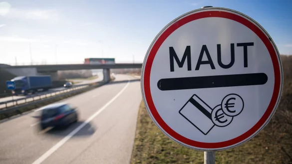 Die geplatzte Pkw-Maut kostet den Bund 243 Millionen. - &copy; Jens B&uuml;ttner/zb/dpa