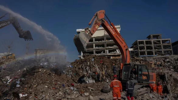 Antakya in der T&uuml;rkei geh&ouml;rt zu den Orten, die bei den verheerenden Beben am 6. Februar besonders stark zerst&ouml;rt worden sind. - &copy; Bernat Armangue/AP/dpa