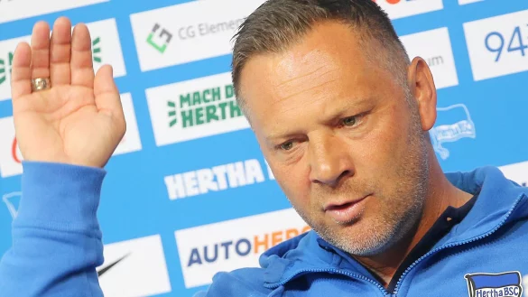 Hertha BSC Trainer Pal Dardai beantwortet auf einer Pressekonferenz Fragen von Journalisten. - &copy; Wolfgang Kumm/dpa