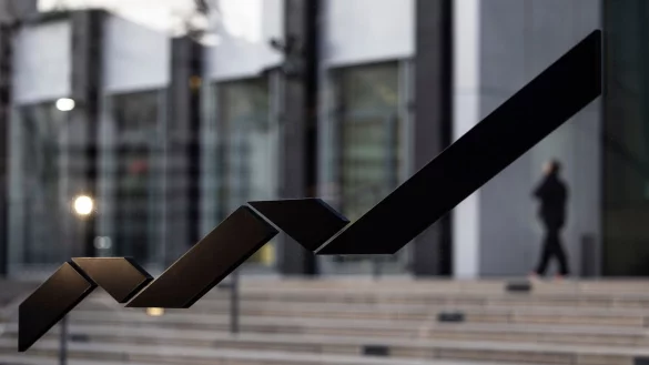 Das Logo der Deutsche B&ouml;rse Group vor der Zentrale des Marktbetreibers in Eschborn. - &copy; Hannes P. Albert/dpa