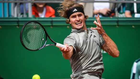 Nach drei Stunden musste sich Alexander Zverev gegen Daniil Medwedew im Achtelfinale geschlagen geben. - &copy; Matthieu Mirville/ZUMA Press Wire/dpa