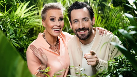 Sonja Zietlow und Jan K&ouml;ppen moderieren die Reality-Show &laquo;Ich bin ein Star - Holt mich hier raus&raquo;. - &copy; RTL+/dpa