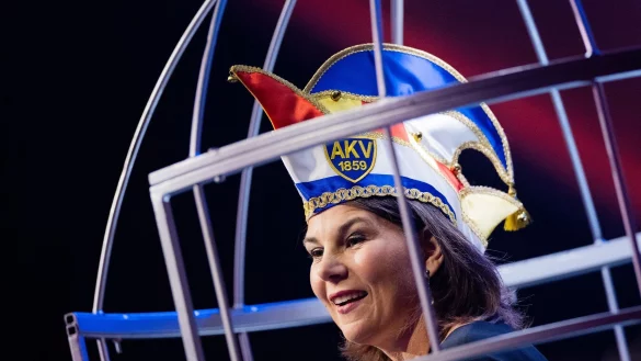 Au&szlig;enministerin Annalena Baerbock bei der Festsitzung zur Verleihung des &laquo;Orden wider den tierischen Ernst&raquo; in Aachen. - &copy; Rolf Vennenbernd/dpa