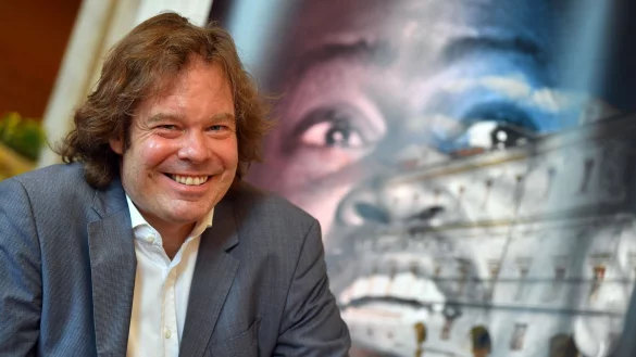 K&uuml;nstlerische Leiter Rolf C. Hemke gibt einen Vorgeschmack auf das Programm im Sommer beim Kunstfest. - &copy; Martin Schutt/dpa-Zentralbild/dpa