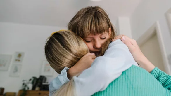 Wenn Kinder einen Verlust erleben, brauchen sie besonders viel Zuwendung und Liebe. - &copy; Tanya Yatsenko/Westend61/dpa-tmn