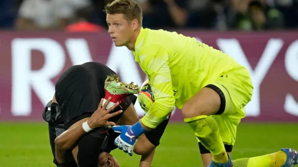 Steht vor einem Wechsel nach Gladbach: Keeper Jonas Omlin. - &copy; Christophe Ena/AP/dpa