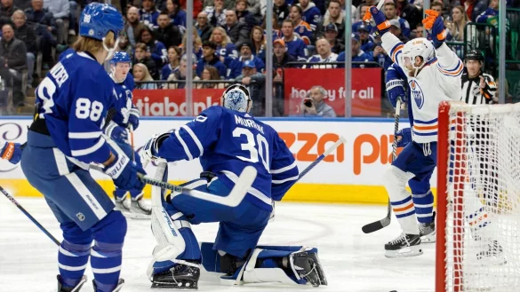 Durfte zwar über sein 42. Saisontor, aber nicht über den Sieg seiner Oilers jubeln: Leon Draisaitl (29). - © Cole Burston/The Canadian Press/AP/dpa