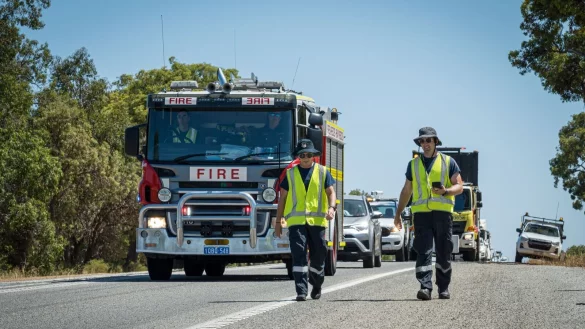 Mitarbeiter des australischen Katastrophenschutzes suchen nach der gef&auml;hrlichen radioaktiven Mini-Kapsel. - &copy; Evan Collis/DEPARTMENT OF FIRE AND EMERGENCY SERVICES/dpa