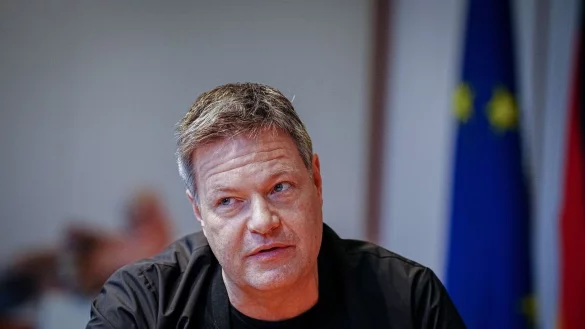 Wirtschaftsminister Robert Habeck will auch im Osten fr&uuml;her von der Kohle weg. - &copy; Kay Nietfeld/dpa