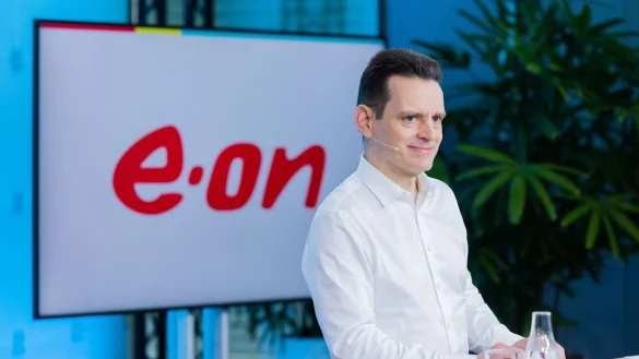 Leonhard Birnbaum, Vorstandsvorsitzender des Energiekonzerns eon, spricht bei der Bilanzpressekonferenz in der Konzernzentrale. - &copy; Rolf Vennenbernd/dpa